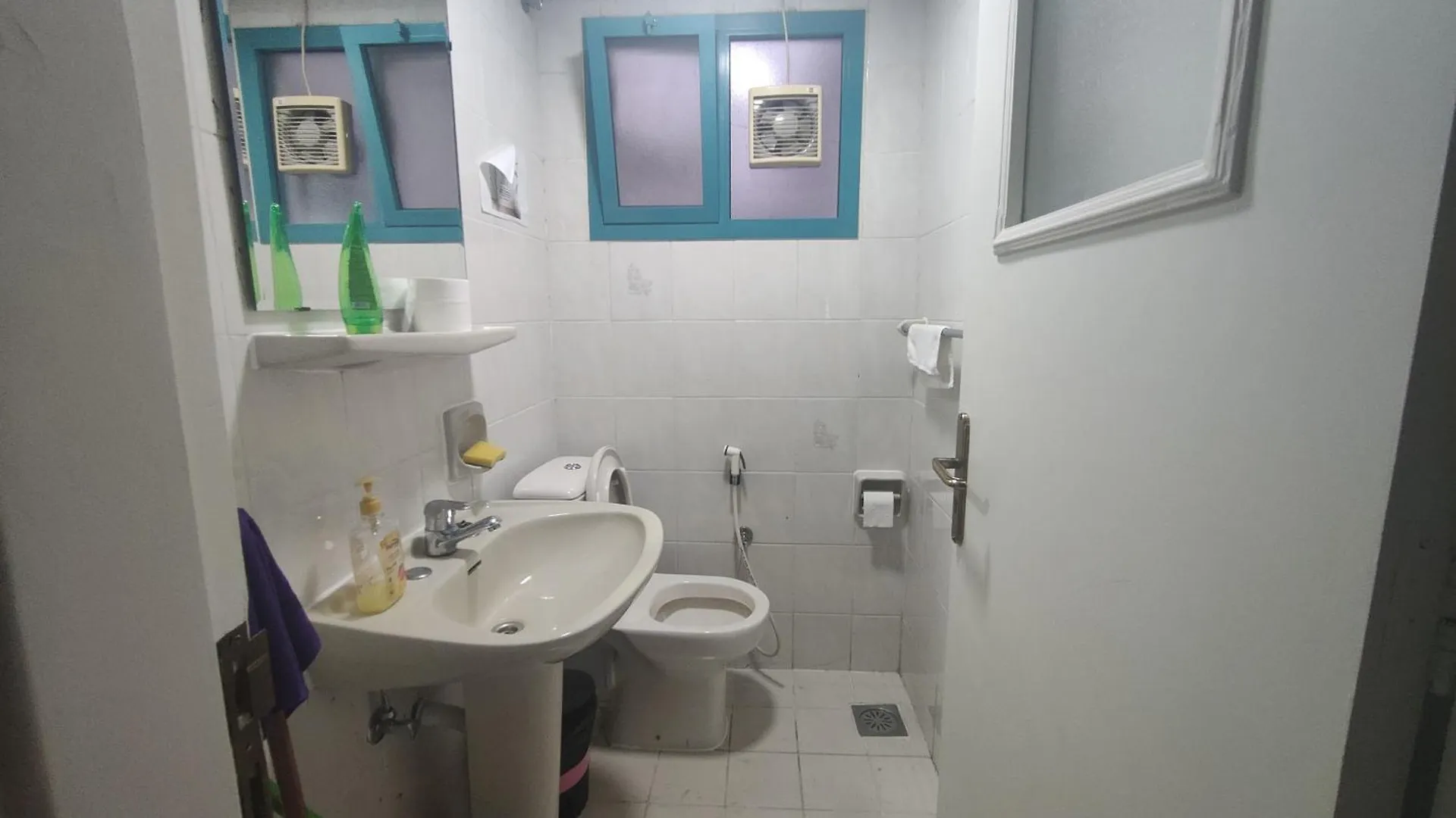 Homestay Room 3, Couples Should Be Married Abu Dhabi United Arab Emirates